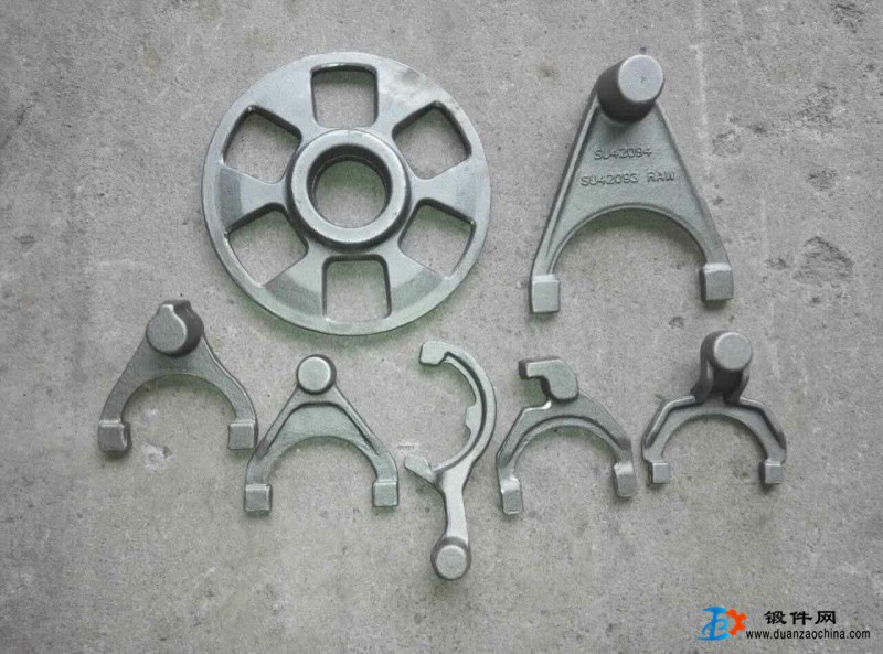 汽車變速箱鍛件，農業機械撥叉鍛件，齊靈鍛造