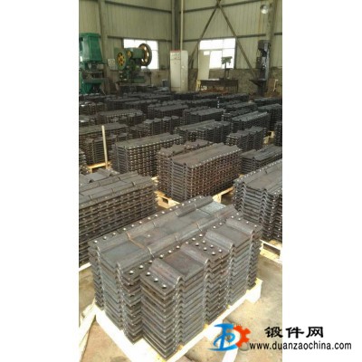 江西鍛造廠專業生產挖掘機搖臂，吊鉤，管卡等鍛造件