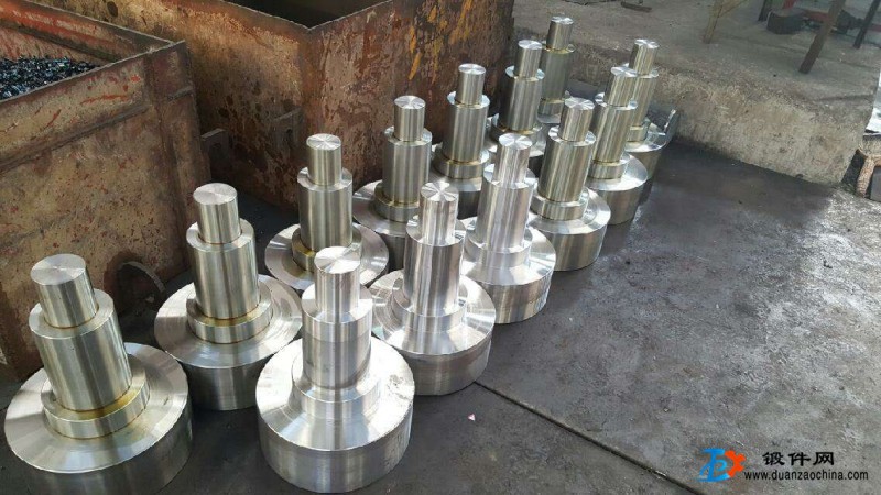 供應各類鍛件，軸，齒