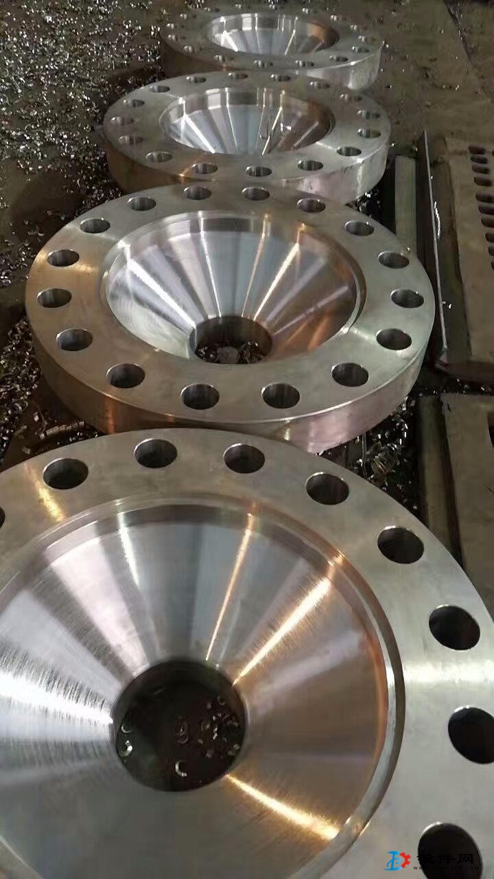 鍛造各種法蘭，管件。