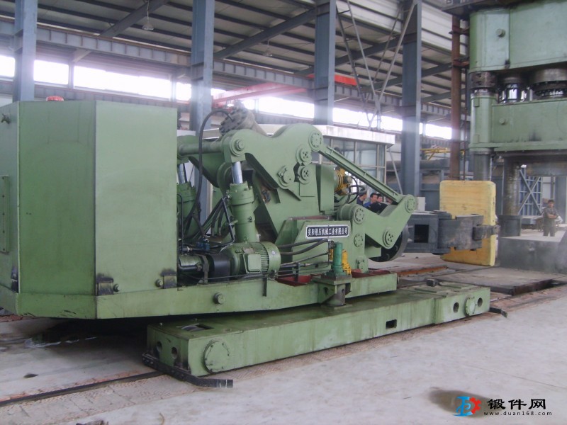 8噸有軌自由鍛框架式操作機可夾持8噸棒料