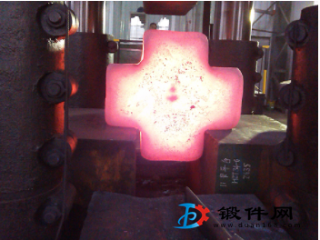 供應十字架閥體