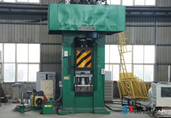 行星齒輪鍛造設備結構簡單適用性強315噸螺旋壓力機