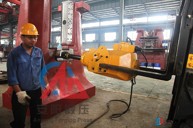 4噸打楔鐵機撞錘使用4-6噸模鍛錘打進打出楔鐵