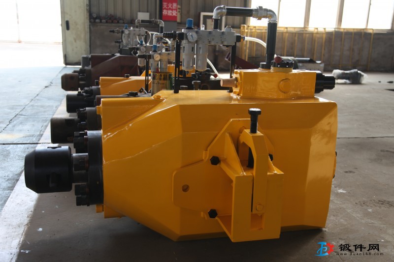 8噸打楔鐵機楔鐵打進打出設備適用于全類型模鍛錘