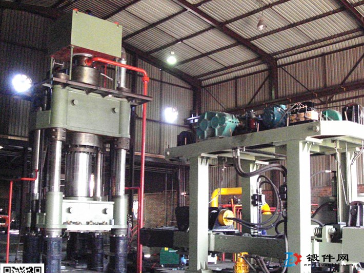 安陽800噸自由鍛熱鍛壓力機三梁四柱油壓機