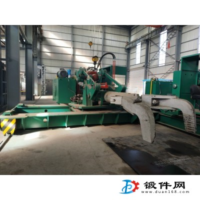出售：9.9成新，10噸取料機，5噸操作機、25噸操作機