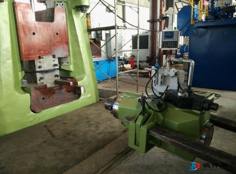 8噸打楔鐵機專用設備模鍛錘楔鐵打擊設備