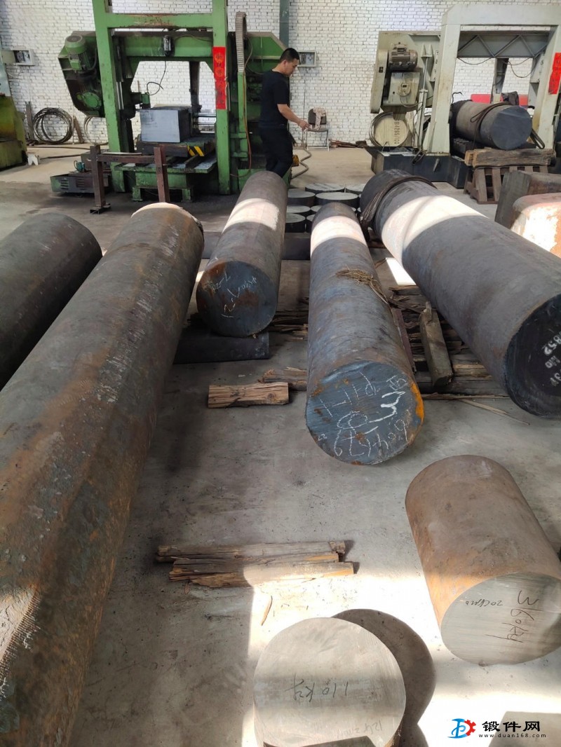 求購連鑄圓坯300左右。