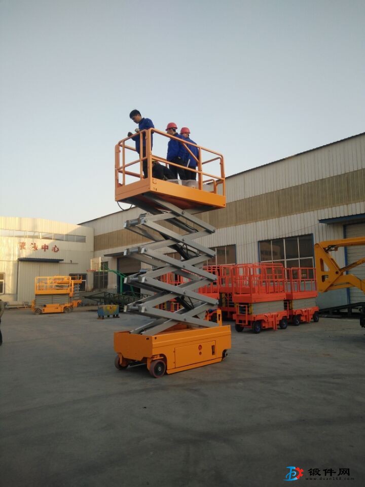 安徽全自行式升降機移動液壓高空登高車室外維修車